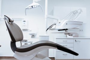 Lee más sobre el artículo Diferencias entre el doble implante dental y la periimplantitis