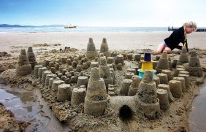 Lee más sobre el artículo Recomendaciones para ir a la playa con tu bebe por primera vez