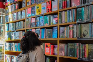 Lee más sobre el artículo Cómo fomentar el amor por la lectura en nuestros hijos, consejos y estrategias.